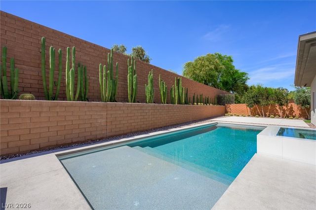 11 Hawkeye Lane, Las Vegas, NV 89135