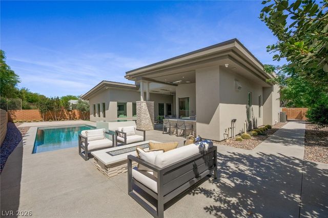 11 Hawkeye Lane, Las Vegas, NV 89135