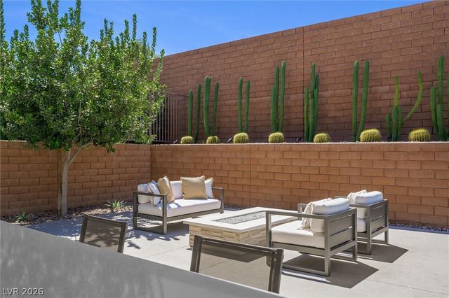 11 Hawkeye Lane, Las Vegas, NV 89135