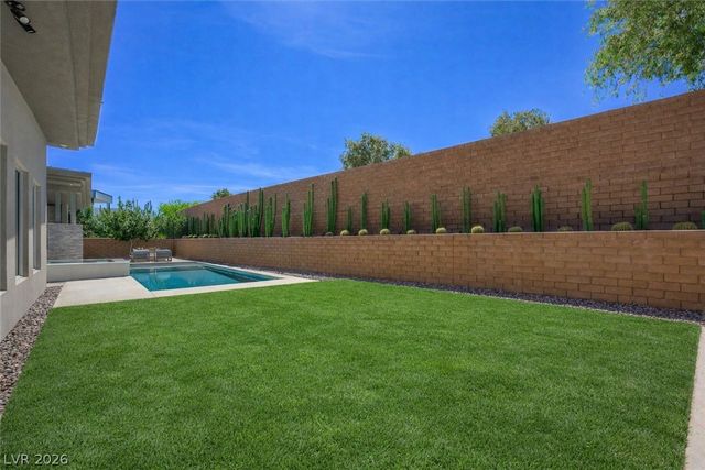 11 Hawkeye Lane, Las Vegas, NV 89135