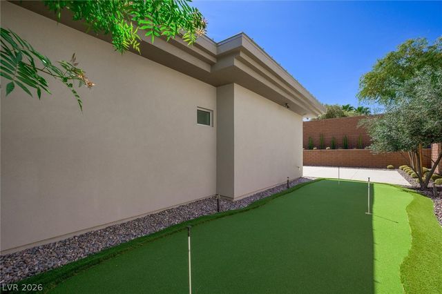 11 Hawkeye Lane, Las Vegas, NV 89135