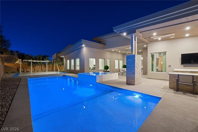 11 Hawkeye Lane, Las Vegas, NV 89135