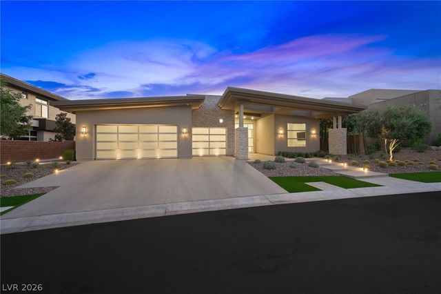 11 Hawkeye Lane, Las Vegas, NV 89135