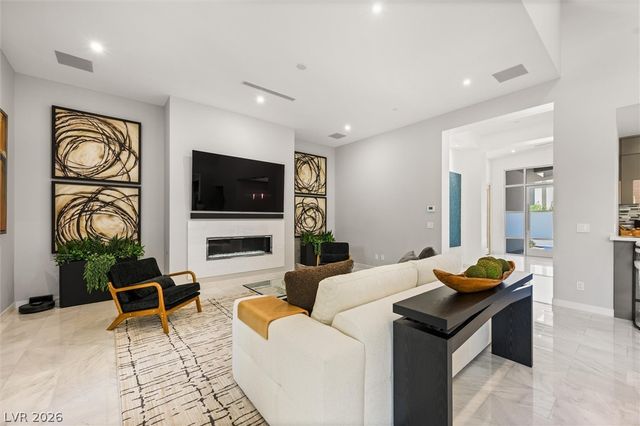 11 Hawkeye Lane, Las Vegas, NV 89135