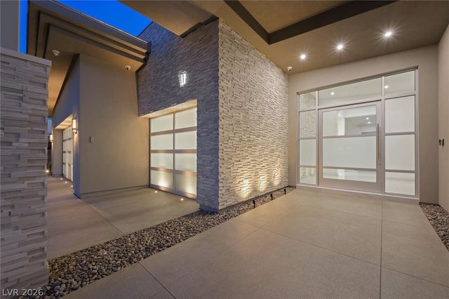 11 Hawkeye Lane, Las Vegas, NV 89135