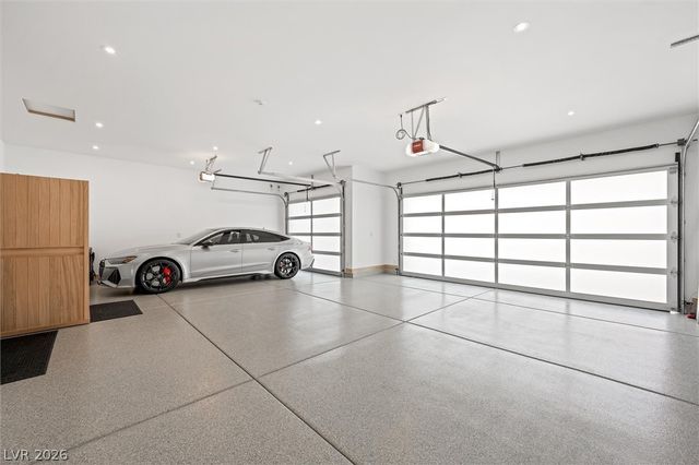 11 Hawkeye Lane, Las Vegas, NV 89135