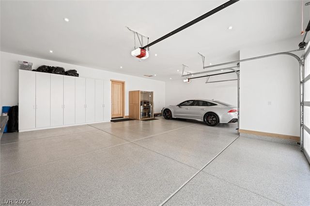 11 Hawkeye Lane, Las Vegas, NV 89135