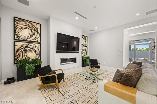 11 Hawkeye Lane, Las Vegas, NV 89135