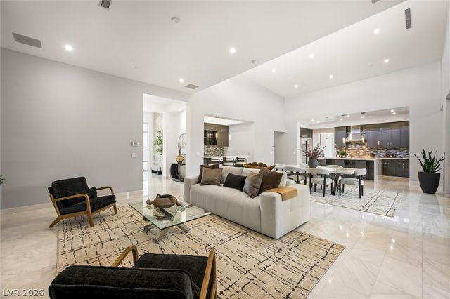 11 Hawkeye Lane, Las Vegas, NV 89135