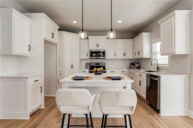 28501 W 161st Terrace, Gardner, KS 66030