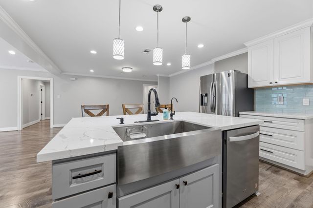 9410 Fairdale Lane, Houston, TX 77063