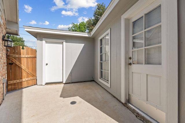 9410 Fairdale Lane, Houston, TX 77063