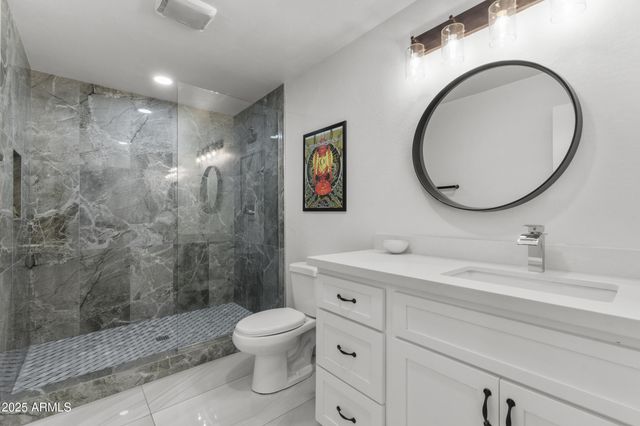 3938 E CHEERY LYNN Road, Phoenix, AZ 85018