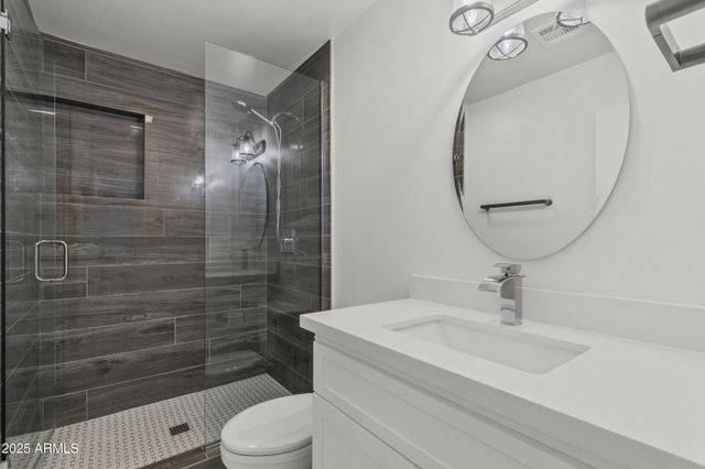 3938 E CHEERY LYNN Road, Phoenix, AZ 85018