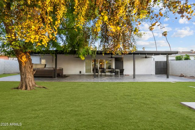 3938 E CHEERY LYNN Road, Phoenix, AZ 85018