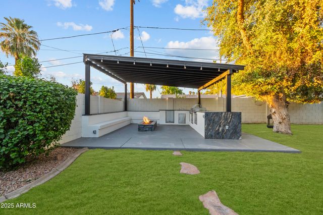 3938 E CHEERY LYNN Road, Phoenix, AZ 85018