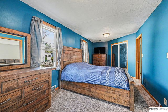 3910 M Street, Omaha, NE 68107