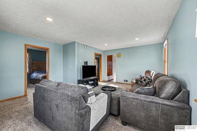 3910 M Street, Omaha, NE 68107