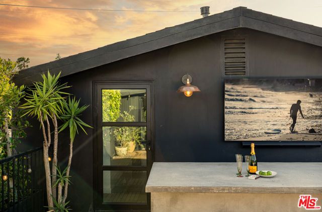 3611 Meier Street, Los Angeles, CA 90066
