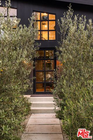 3611 Meier Street, Los Angeles, CA 90066