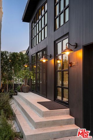 3611 Meier Street, Los Angeles, CA 90066