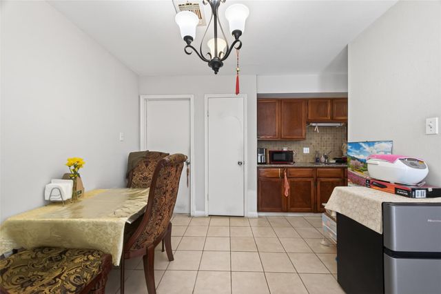 7709 Shadow Hill Lane, Houston, TX 77072