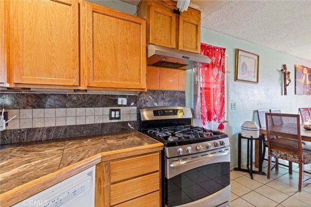 415 E Avenue J13, Lancaster, CA 93535