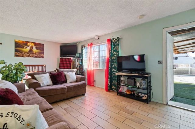 415 E Avenue J13, Lancaster, CA 93535