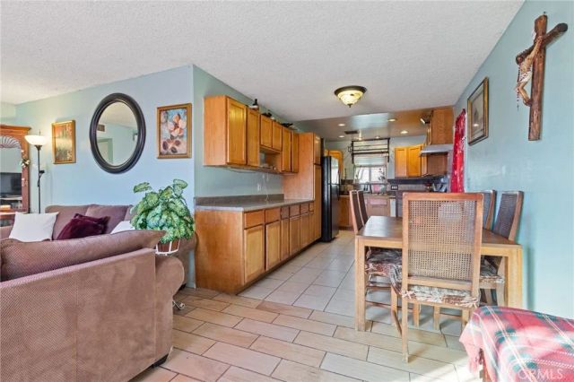 415 E Avenue J13, Lancaster, CA 93535