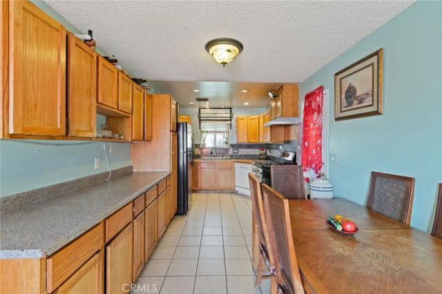 415 E Avenue J13, Lancaster, CA 93535