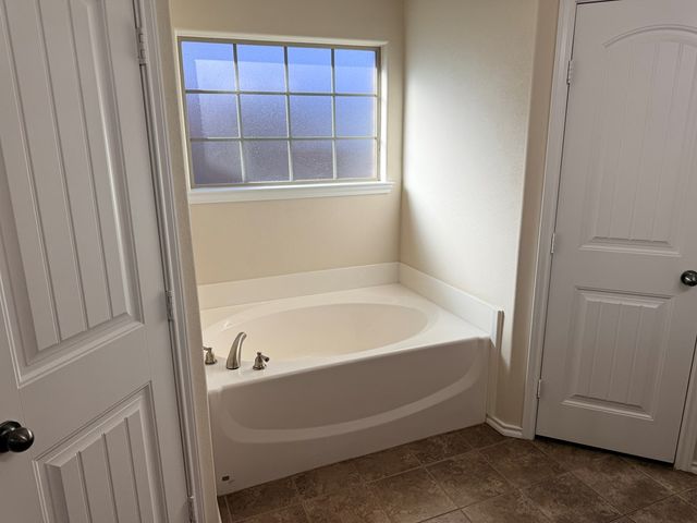 918 Nolan Ryan Dr, Midland, TX 79706