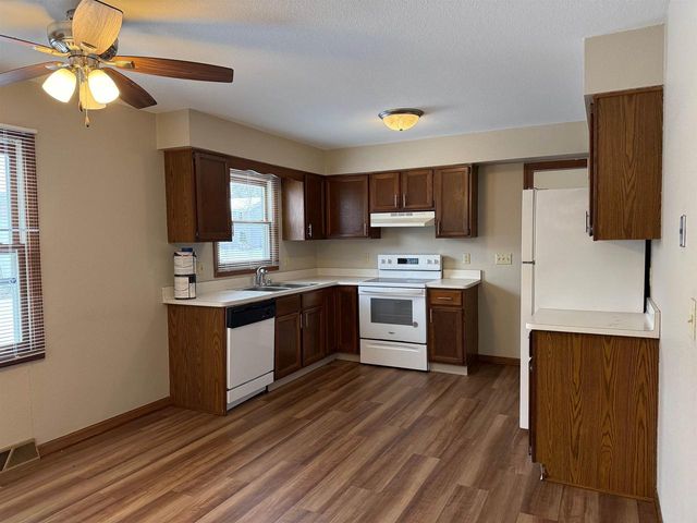 2804-2806 Mineral Point Avenue, Janesville, WI 53548