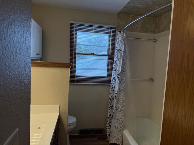 2804-2806 Mineral Point Avenue, Janesville, WI 53548