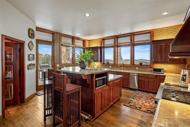 76346 Bryson Hesperia Road, Bradley, CA 93426