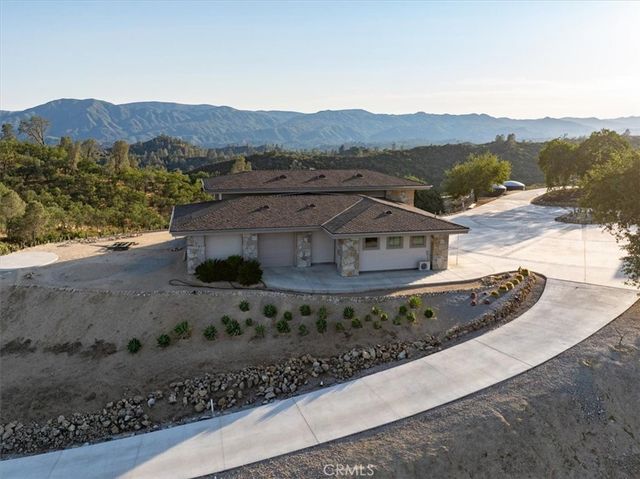 76346 Bryson Hesperia Road, Bradley, CA 93426