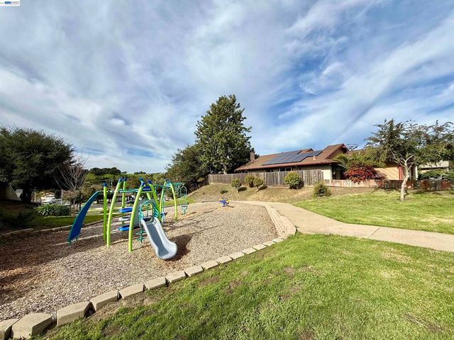 797 797 Coral Ridge Cir, Rodeo, CA 94572