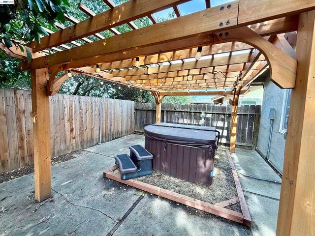 797 797 Coral Ridge Cir, Rodeo, CA 94572