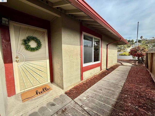 797 797 Coral Ridge Cir, Rodeo, CA 94572