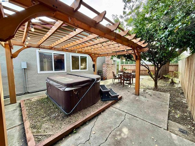 797 797 Coral Ridge Cir, Rodeo, CA 94572