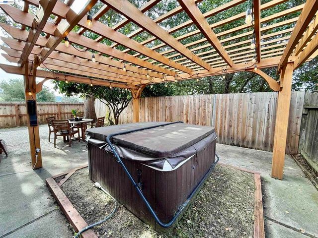 797 797 Coral Ridge Cir, Rodeo, CA 94572