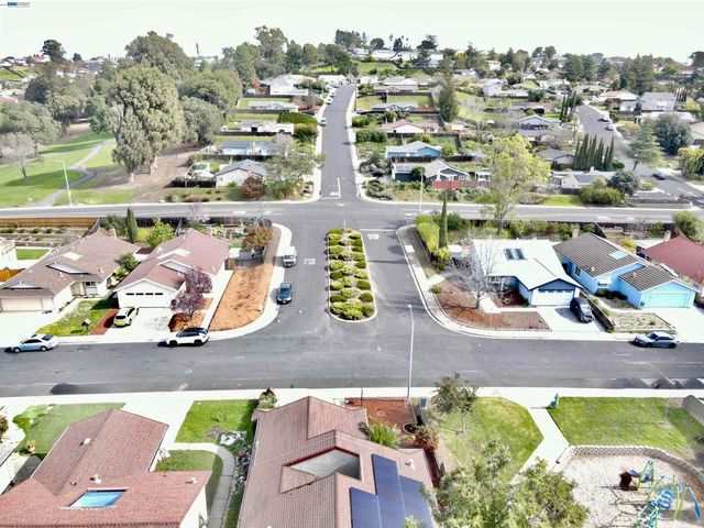 797 797 Coral Ridge Cir, Rodeo, CA 94572