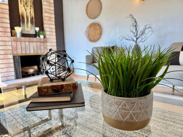 797 797 Coral Ridge Cir, Rodeo, CA 94572