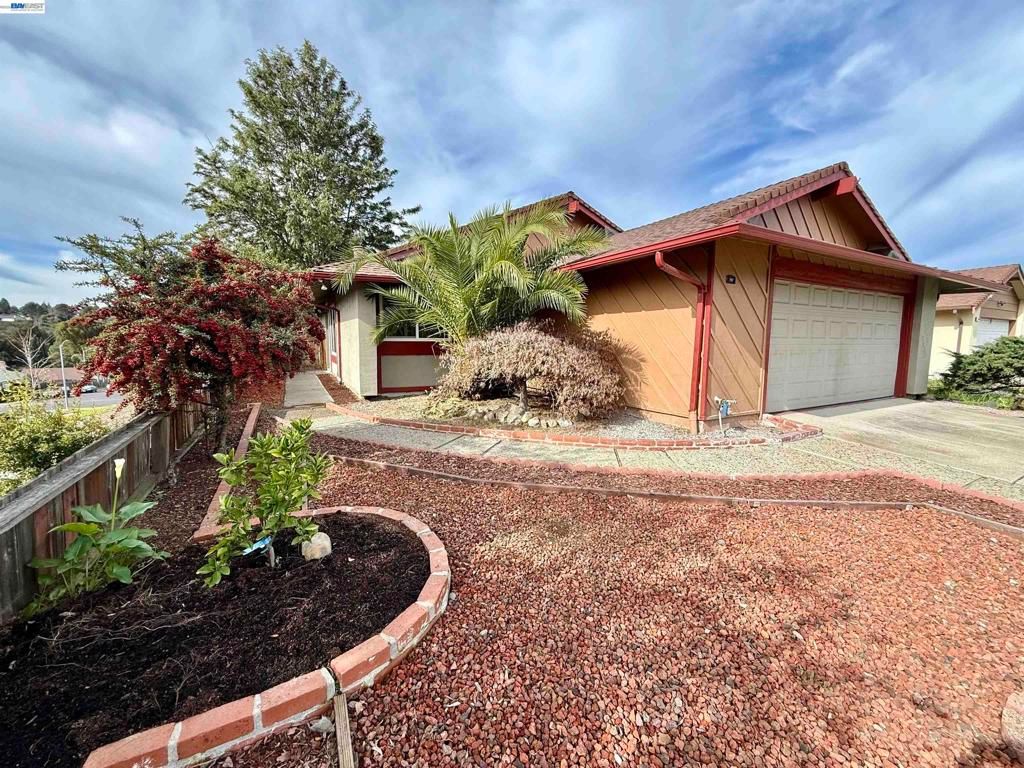 797 797 Coral Ridge Cir, Rodeo, CA 94572