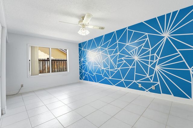 9284 Laurel Green Drive, Boynton Beach, FL 33437