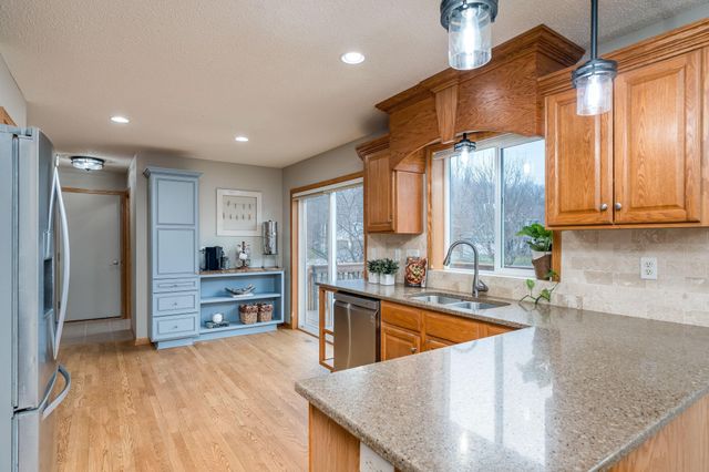 730 Debbie Lane, Carver, MN 55315