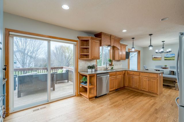 730 Debbie Lane, Carver, MN 55315