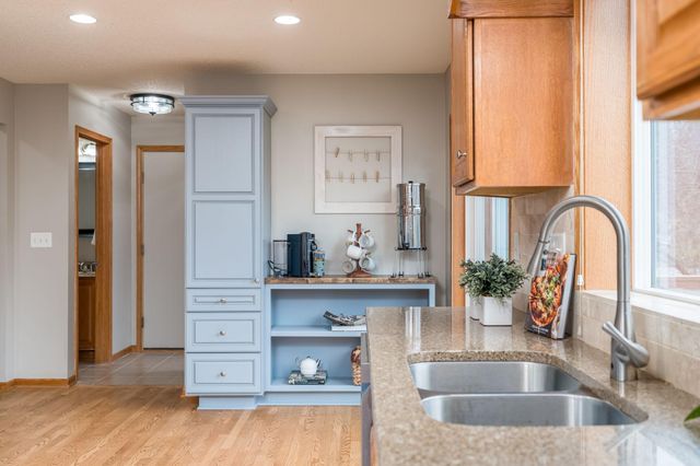 730 Debbie Lane, Carver, MN 55315