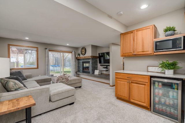 730 Debbie Lane, Carver, MN 55315