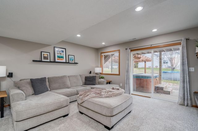 730 Debbie Lane, Carver, MN 55315