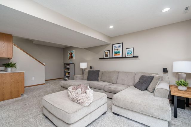 730 Debbie Lane, Carver, MN 55315